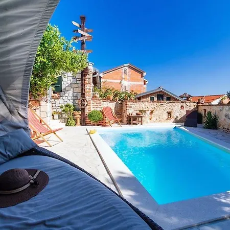 Villa Rustical Villa Verde With Pool 8 Persons *